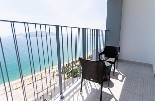 Tran Phu Beach Apartment | Luxury Beach front Room