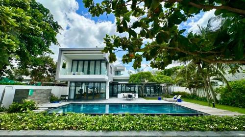Phuoc Thuan Villa | Luxury Beachfront Private Pool Villa 5BR Sanctuary Ho Tram 1000m2