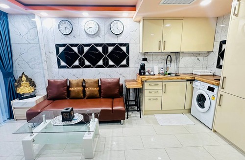Central Pattaya Condo | Luxury Business Suite Garden View C2 in Grand Avenue by Pattaya City Estates.