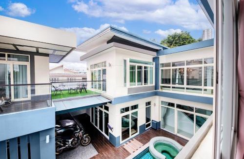 Phlabphla Villa | Luxury Pure Modern Pool Villa 5Bed KTV Gym Nr BTS&Central