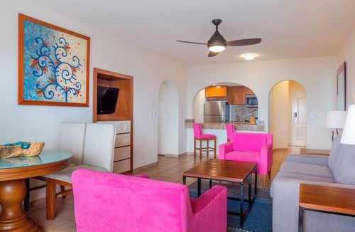 Centro Resort | Luxury Resort with 1 bedroom and 1.5 bathrooms in beautiful Cabo San Lucas