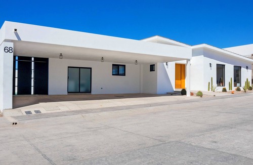Marina Real House | Luxury San Carlos Beach House | Pool, Pickleball & Kayaks