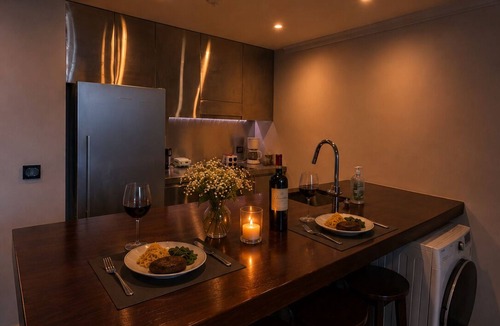 Hoan Kiem Apartment | Luxury studio | pool & gym | 5' to Old Quarter