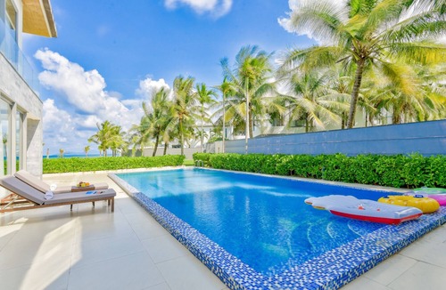 Ngu Hanh Son Villa | Luxury Villas in Da Nang for Large Groups: Beachfront, Golf & Family Friendly