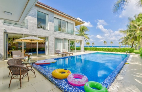 Ngu Hanh Son Villa | Luxury Villas in Da Nang for Large Groups: Beachfront, Golf & Family Friendly