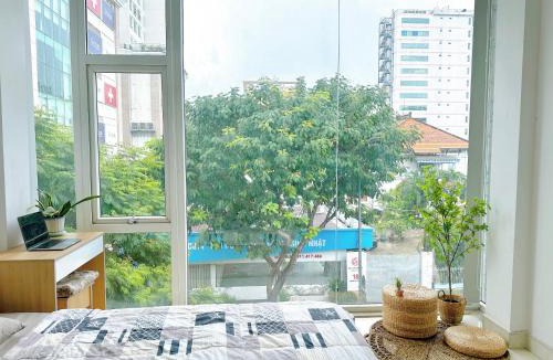 Phuong 6 Apartment | Mặt tiền Quận 3 - Nhà kính view đẹp - có thang máy