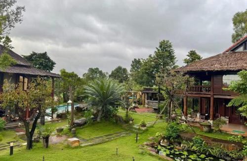 Huong Thuy House | Moc Homestay & Villa