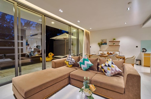 Ngu Hanh Son Villa | Modern 4 BR villa-golf view for family