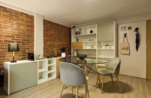 Del Carmen Apartment | Modern brick retreat in Coyoacán | Patio