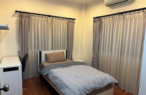 Pa Bong House | Modern Style House near Unity and ABS Int School free High Speed WIFI