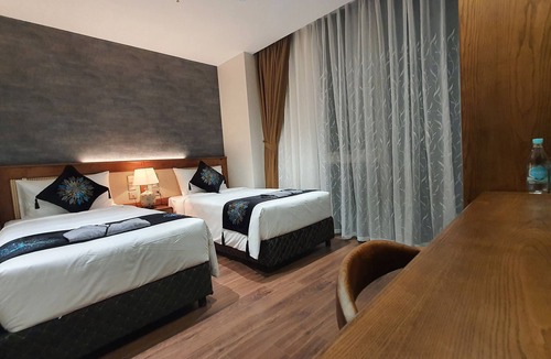 Cong Vi Hotel | MOMIZI HANOI 2 - PHAN KE BINH