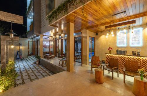 Huong Thuy Hotel | Moon Sun Boutique Villa Hotel