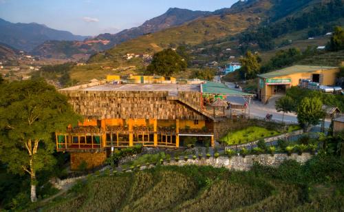 Hau Thao Hotel | MT Homestay Terraced Fields - Sa Pa Trekking Tour Tả Van