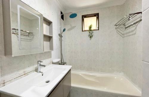 District 5 Apartment | MT House