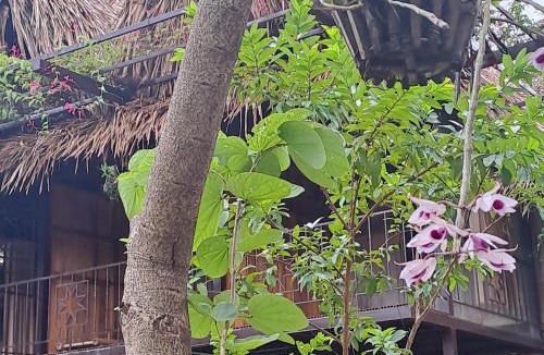 Tan Lac House | Muong Bi Homestay - a wooden stilt house owned by Uncle Lon in Luy Ai village