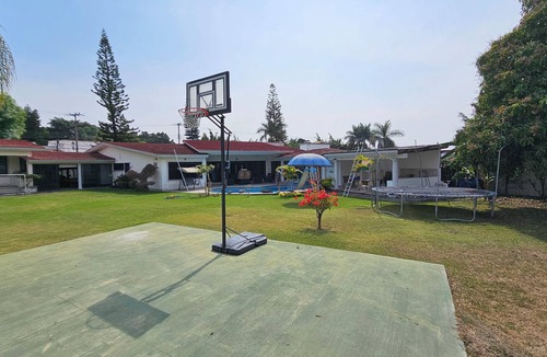 Lomas de Cocoyoc House | Villa Cocoyoc for 23 Pax | Pool, Jacuzzi and Basketball Court