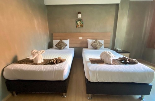 Khao Sam Yot Hotel | Narai Iyara Palace Lopburi