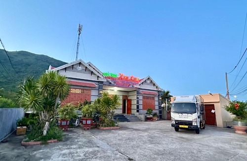 Van Ninh Hotel | Nhà Nghỉ Hoa Lan