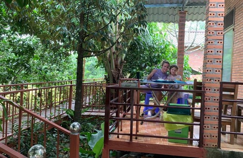 Quan Tom House | Nhà Nghỉ Vượn Hót