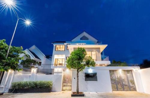 Vung Tau Villa | Nice Family Villa 7 bedroom near the Beach with the Private Swimming Pool