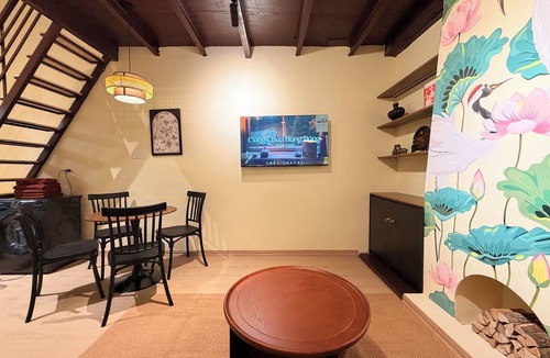 Old Quarter Apartment | Night Market Location with Loft, Bath Tub, Luggage Locker, Max 6