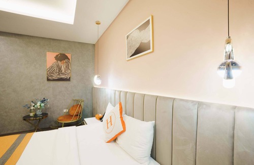 Trung Hoa Nhan Chinh Hotel | NNT HOTEL - Trung Kính