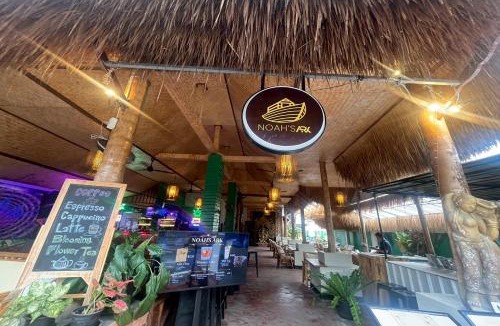 Lamai City Center Hostel | Noahs Ark Bar Restaurant Hostel