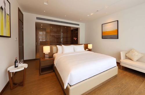 Bai Chay Resort | Oakwood Ha Long