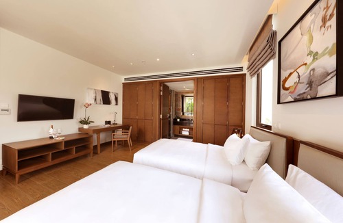 Bai Chay Resort | Oakwood Ha Long