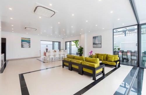 Vung Tau Villa | Ocean 7 BR Villa In Great Location - Free Karaoke Room