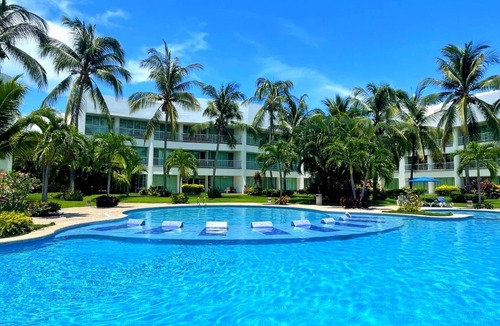 Playa Diamante Apartment | Ocean View, with access to the beach, lounge chairs and awnings included. Beautiful view