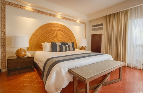 South Shore Hotel Area Hotel | Oceanfront Resort w/Scenic Pools & Easy Beach Access, All-Inclusive Stay!