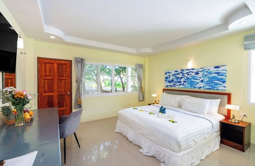 Karon Hotel | Oceanview Bungalows by EAT, Karon Beach