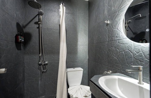 Karon Hotel | Oceanview Bungalows by EAT, Karon Beach