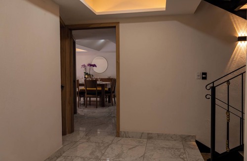 Colonia Cuauhtemoc Apartment | Orchids Suite: Elegance, spaciousness, and privacy—an exceptional stay