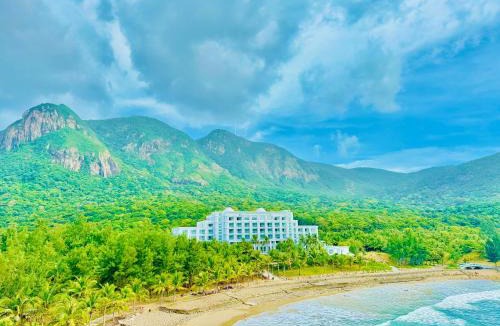 Con Son Hotel | Orson Hotel & Resort Private Beach Con Dao - Snorkeling Turtle Release Tour