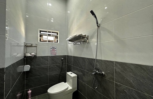 Lien Chieu Hotel | OYO 1199 Dung Quyen Hotel