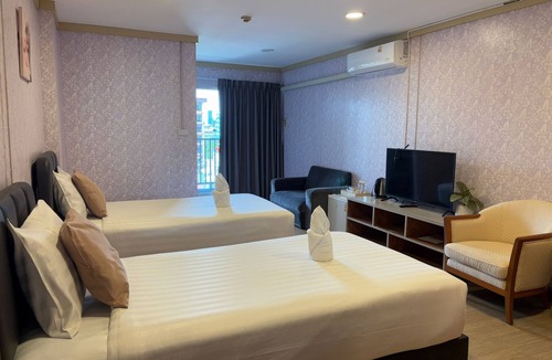 Din Daeng Hotel | OYO 75446 Travis Inthamara 49