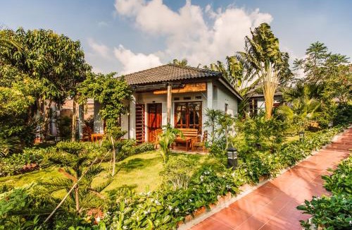 Ong Lang Resort | Palm Hills Resort