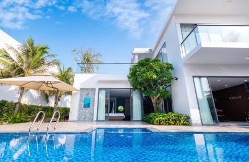Vung Tau Villa | Palm Villa 35 (Luxury Seaview Pool Villa with Karaoke Room Inside Resort near The Beach and The Park for Children)