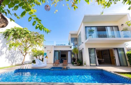Vung Tau Villa | Palm Villa 36 (Luxury Villa inside Resort near The Sea)