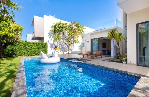 Vung Tau Villa | Palm Villa 36 (Luxury Villa inside Resort near The Sea)
