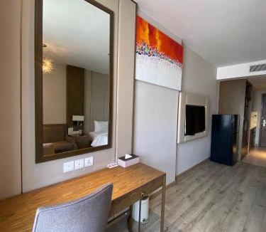 Tran Phu Beach Apartment | Panorama Luxury BayView Studio - San Village