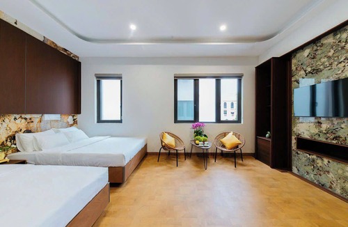 Van Giang House | Paradise Bay Hotel