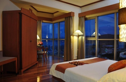 Patong Hotel | Paradise Suite Room, partial seaview #05