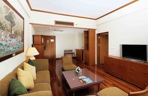 Patong Hotel | Paradise Suite Room, Partial Seaview #09