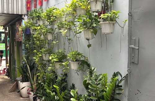 Ben Thanh House | Peanuts Home Le Lai - Central, Chic Local Stay, Steps to Ben Thanh & Bui Vien