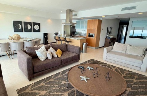 Cerritos Apartment | Península: 4 Habitaciones/3 Baños Elevador Privado
