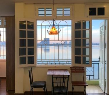 Thuy Khue Apartment | Penthouse apartment with lake view 2