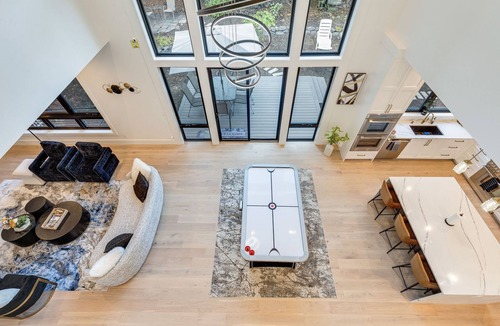 West Bellevue House | Perch - Bellevue Splendor: Prime Location 5BR Luxury & Comfort in Bellevue